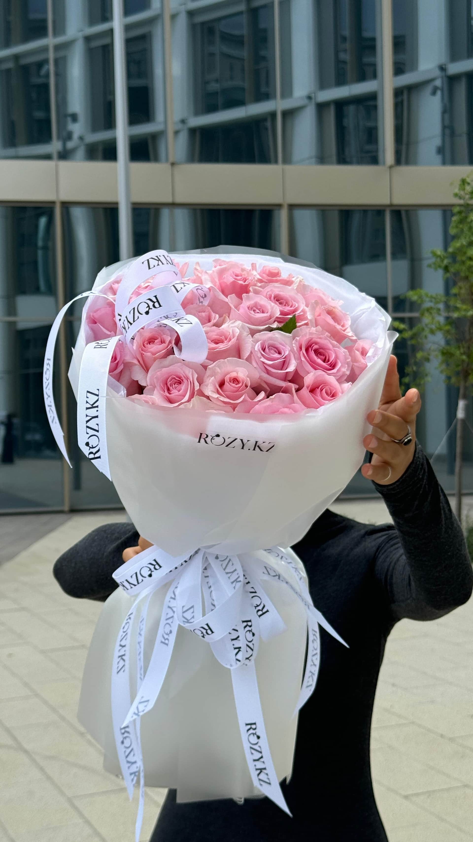 21 light pink roses
