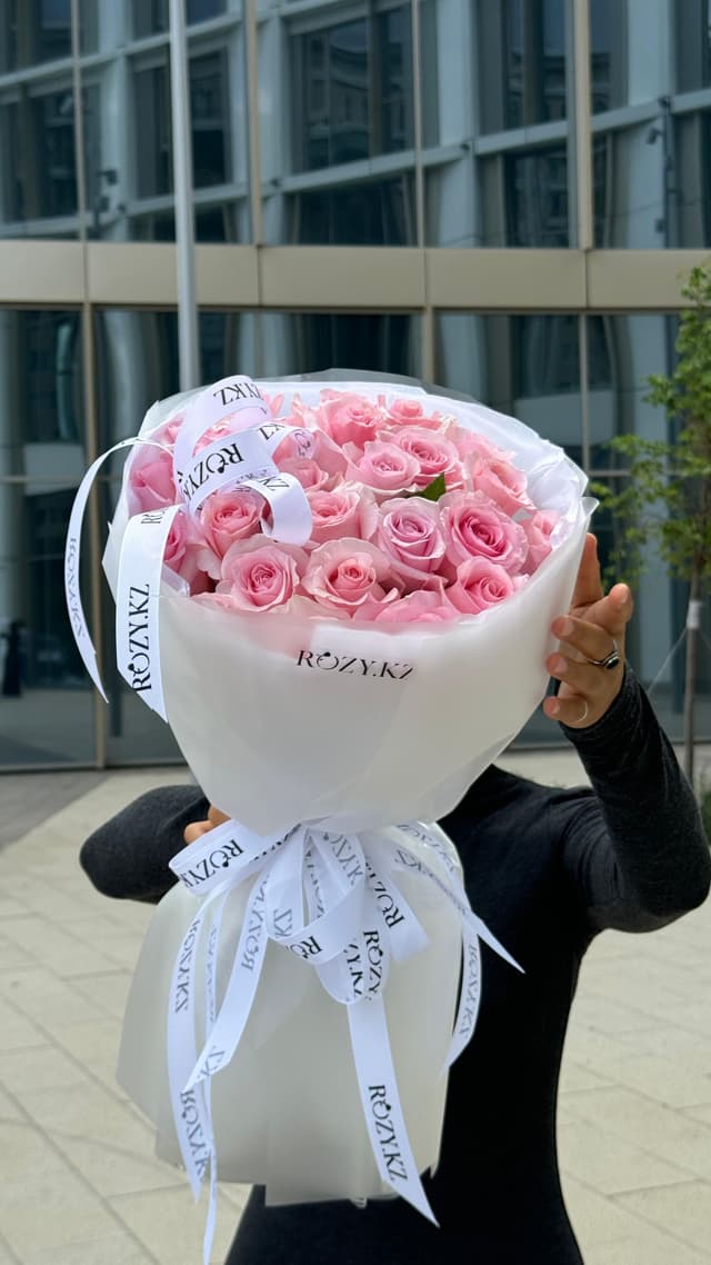 21 light pink roses