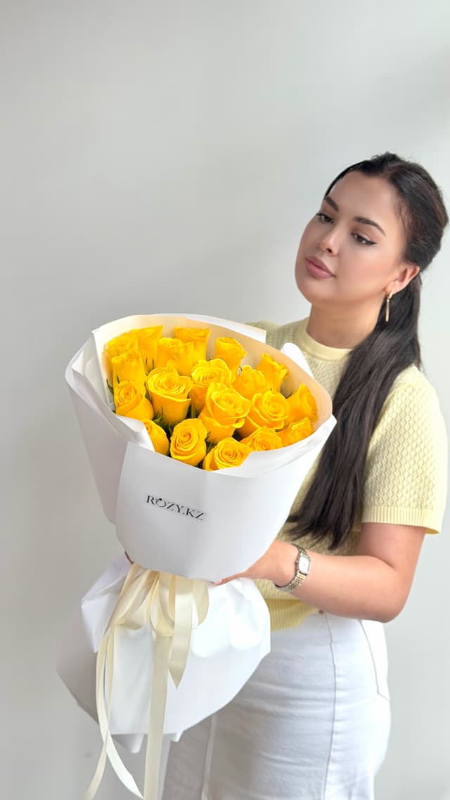 19 yellow roses