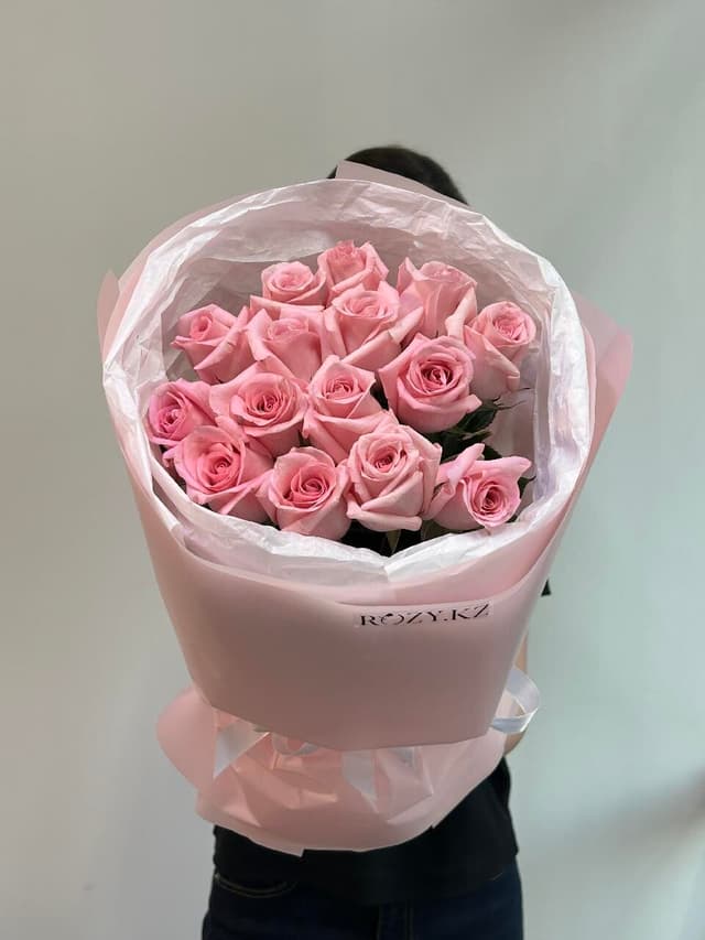 Bouquet of 15 light pink roses