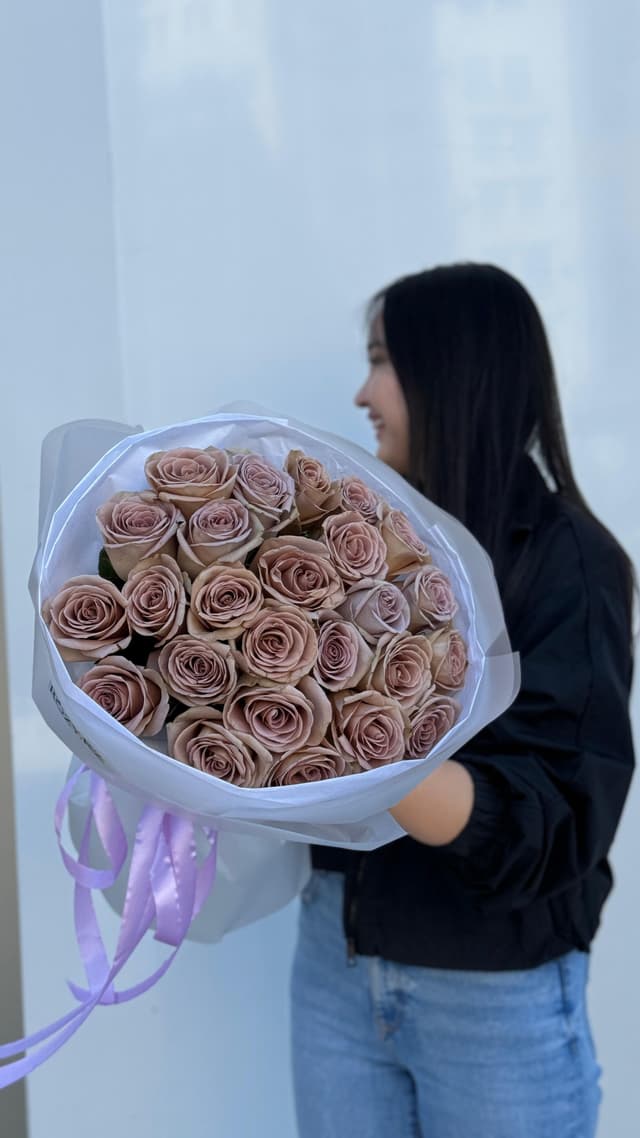 25 beige roses