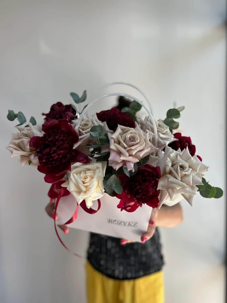 Bag with peony and French roses