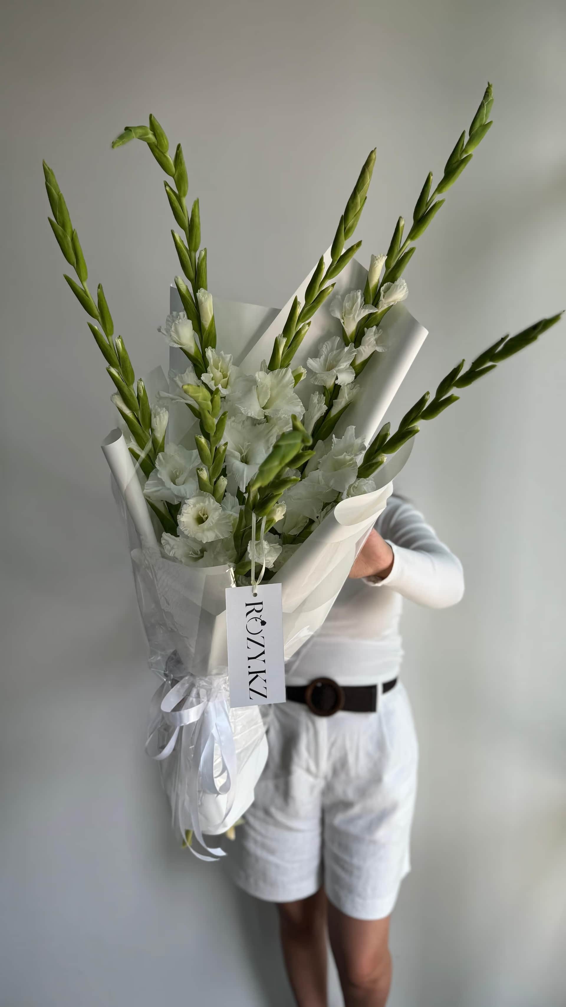 Гүл шоғы 7 гладиолусов WHITE