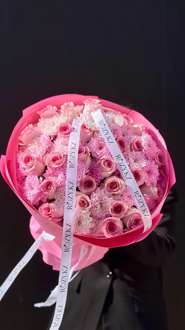Bouquet "Barbi" — Rose light pink, Chrysanthemum spray