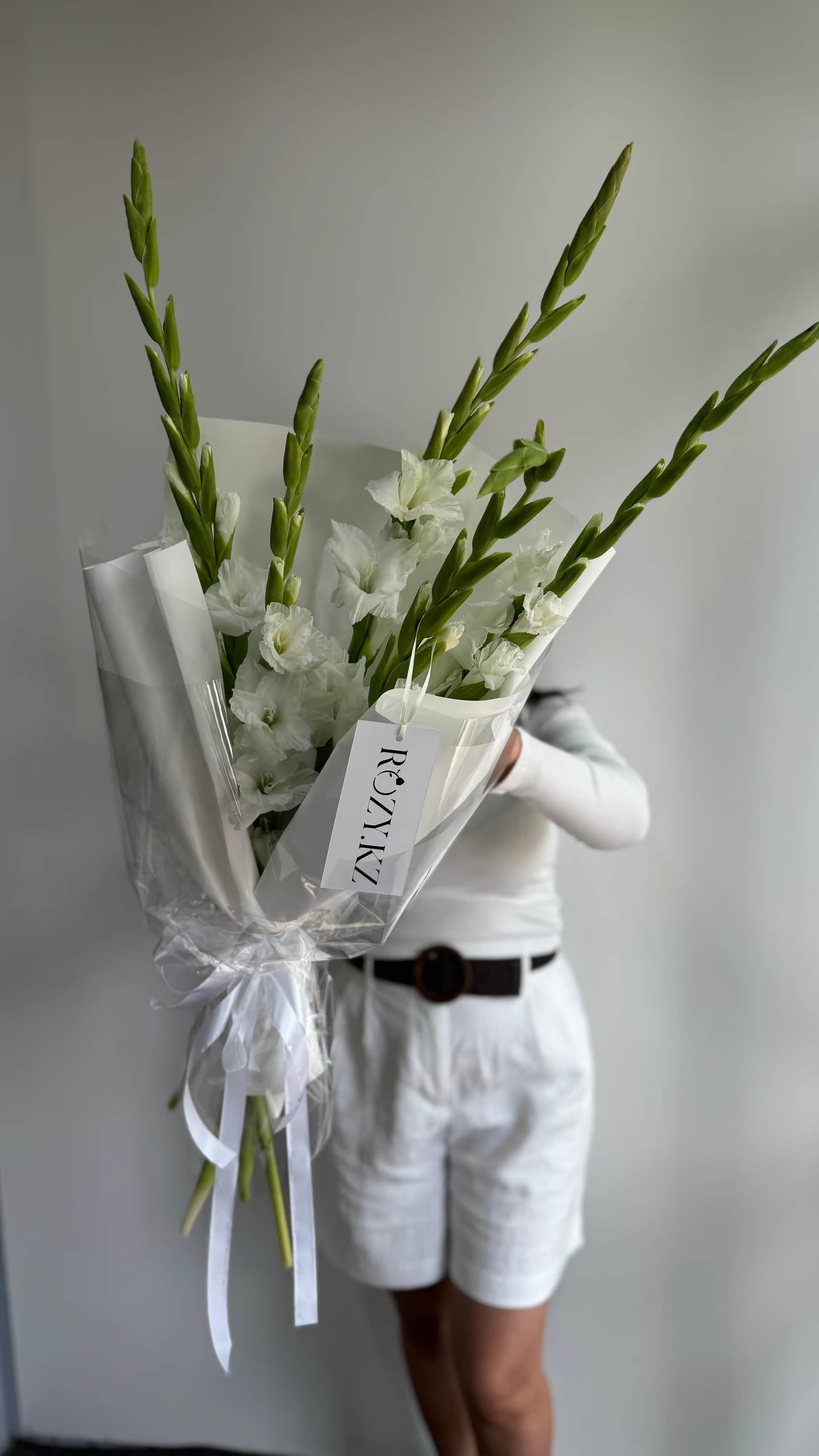 Гүл шоғы 5 гладиолусов WHITE