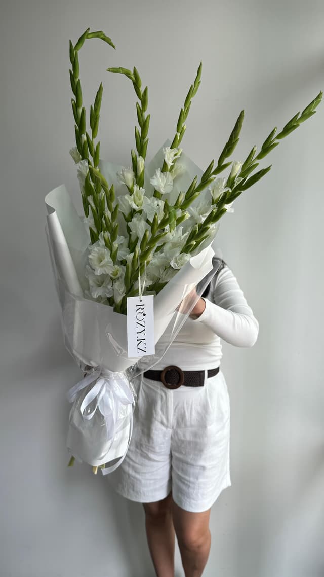 Букет из 9 гладиолусов WHITE