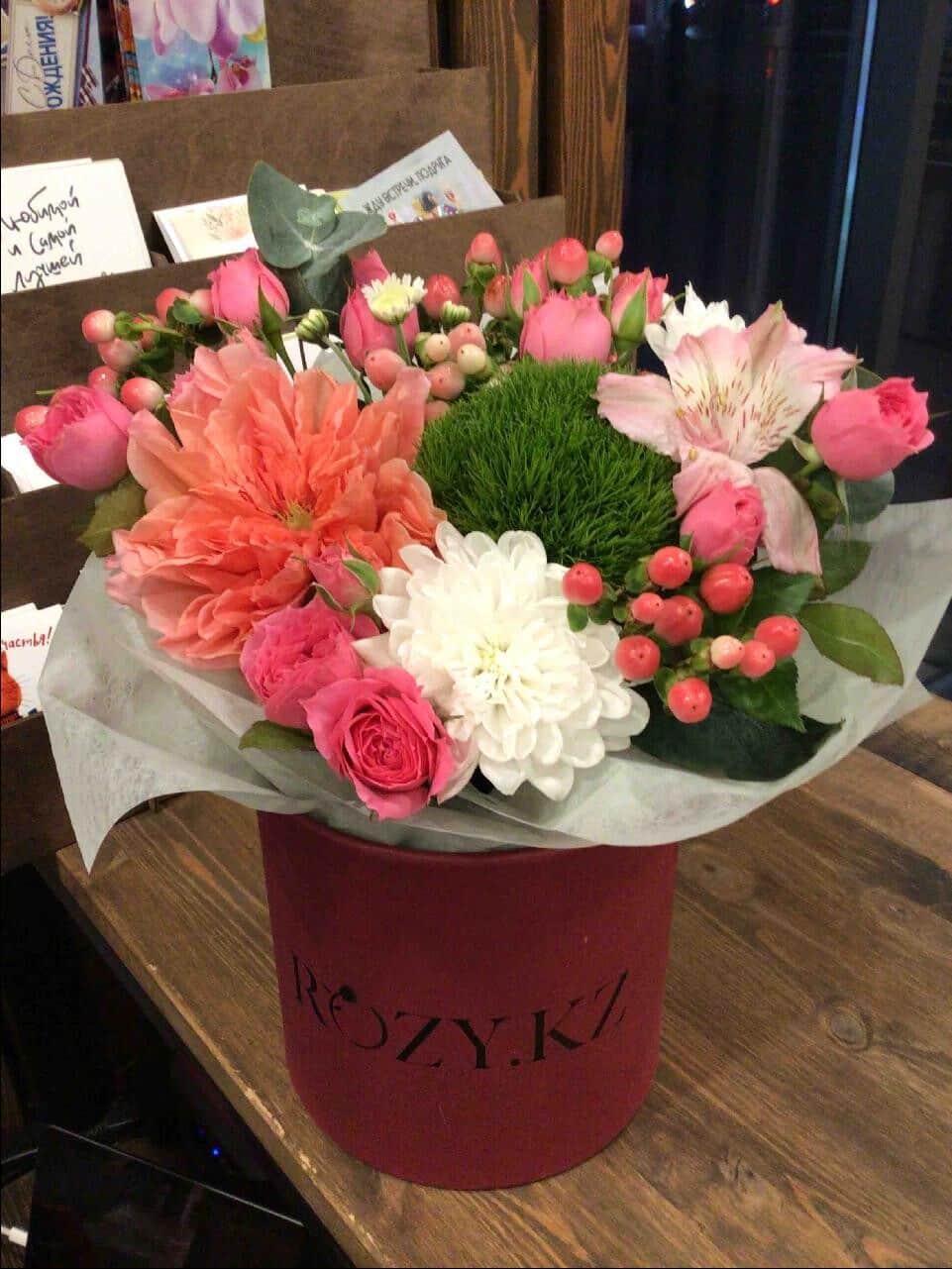 Яркий микс-букет в коробке