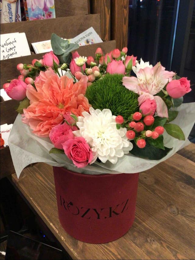 Яркий микс-букет в коробке