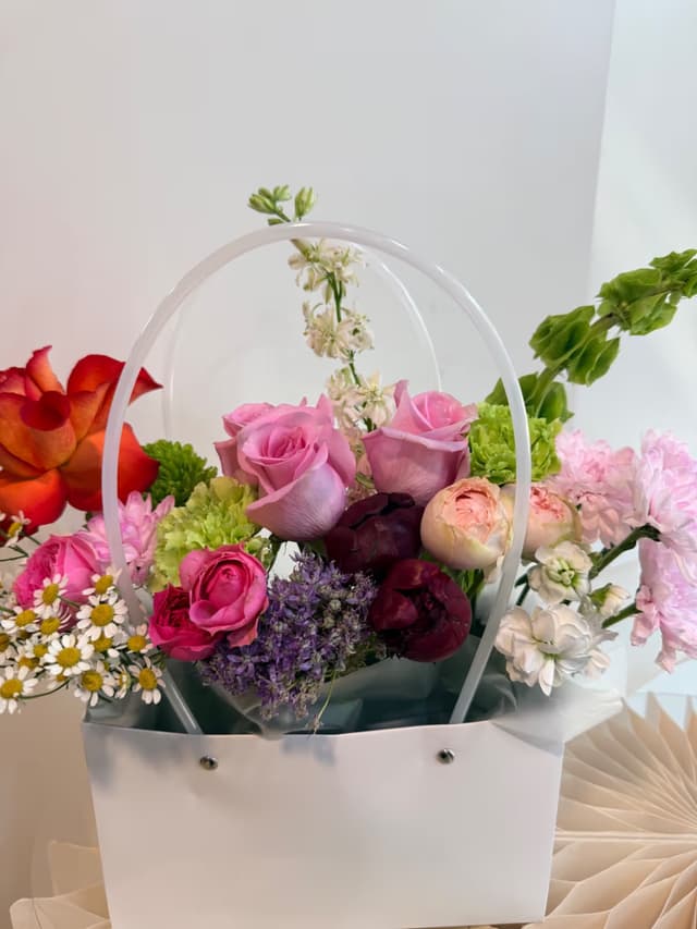 «Роскошная утренняя роса» — Rose light pink, Carnation