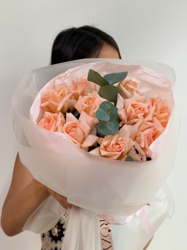 Bouquet with French roses — Eucalyptus cinerea XL