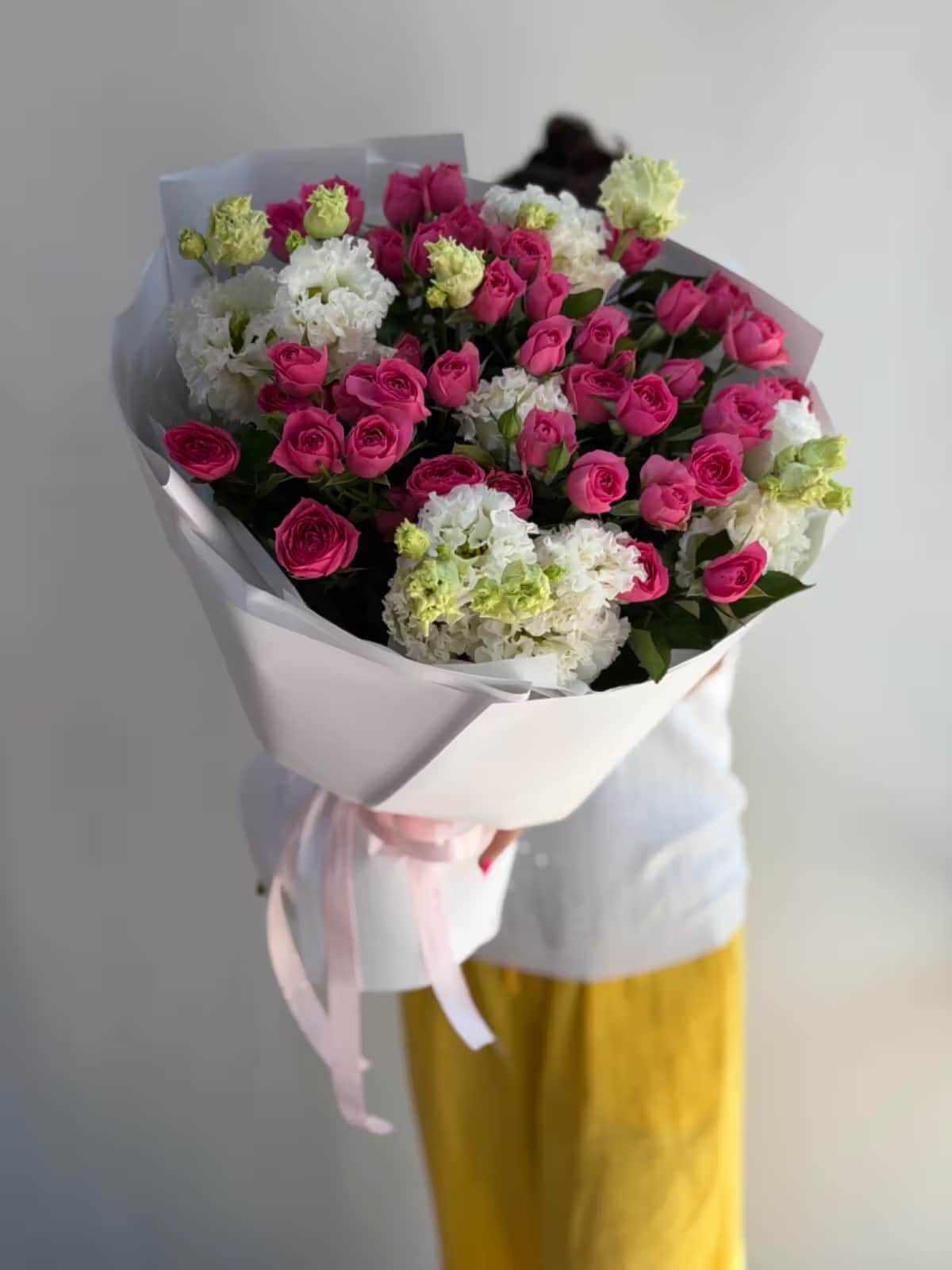 «Нежный поцелуй» — Eustoma, Spray rose Sophie
