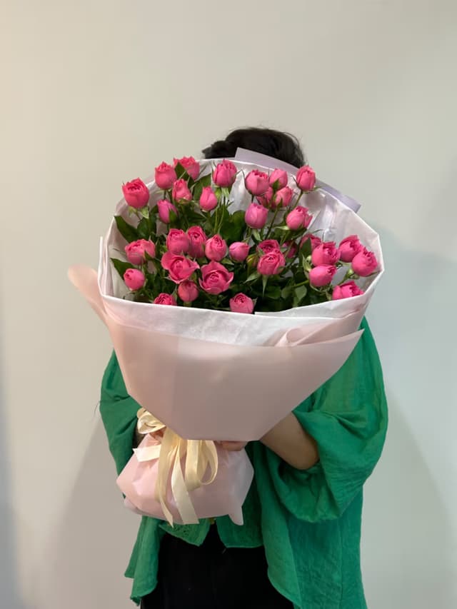 5 spray roses