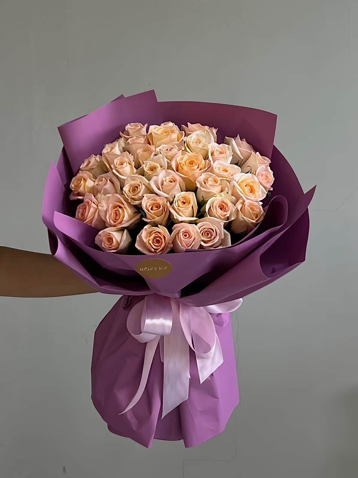 35 peach roses