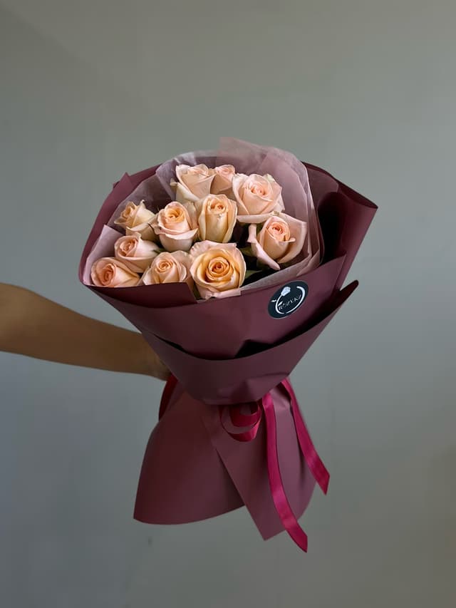 11 peach roses
