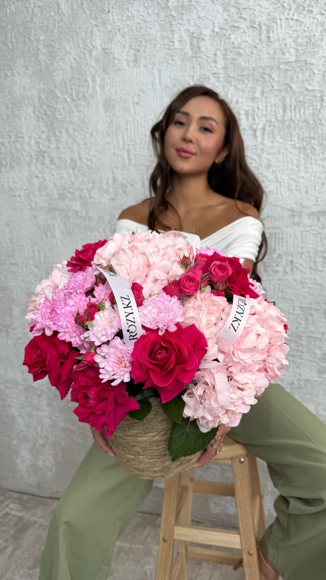 Композиция WOW — Роза кустовая Sophie, Гортензия