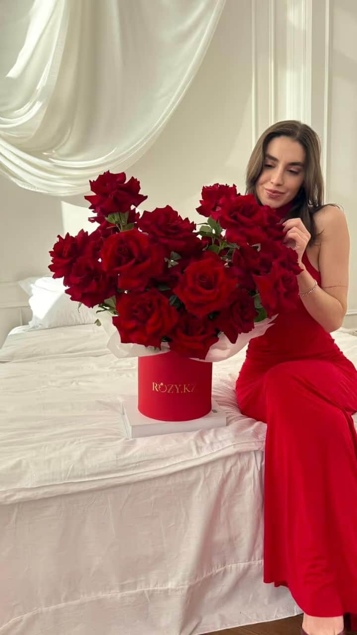 Arrangement INLOVE L — Rose red, Box ROZY.KZ size L