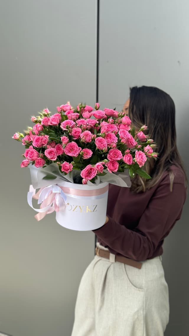Композиция «София» S — Роза кустовая Sophie, Коробка ROZY.KZ размер S