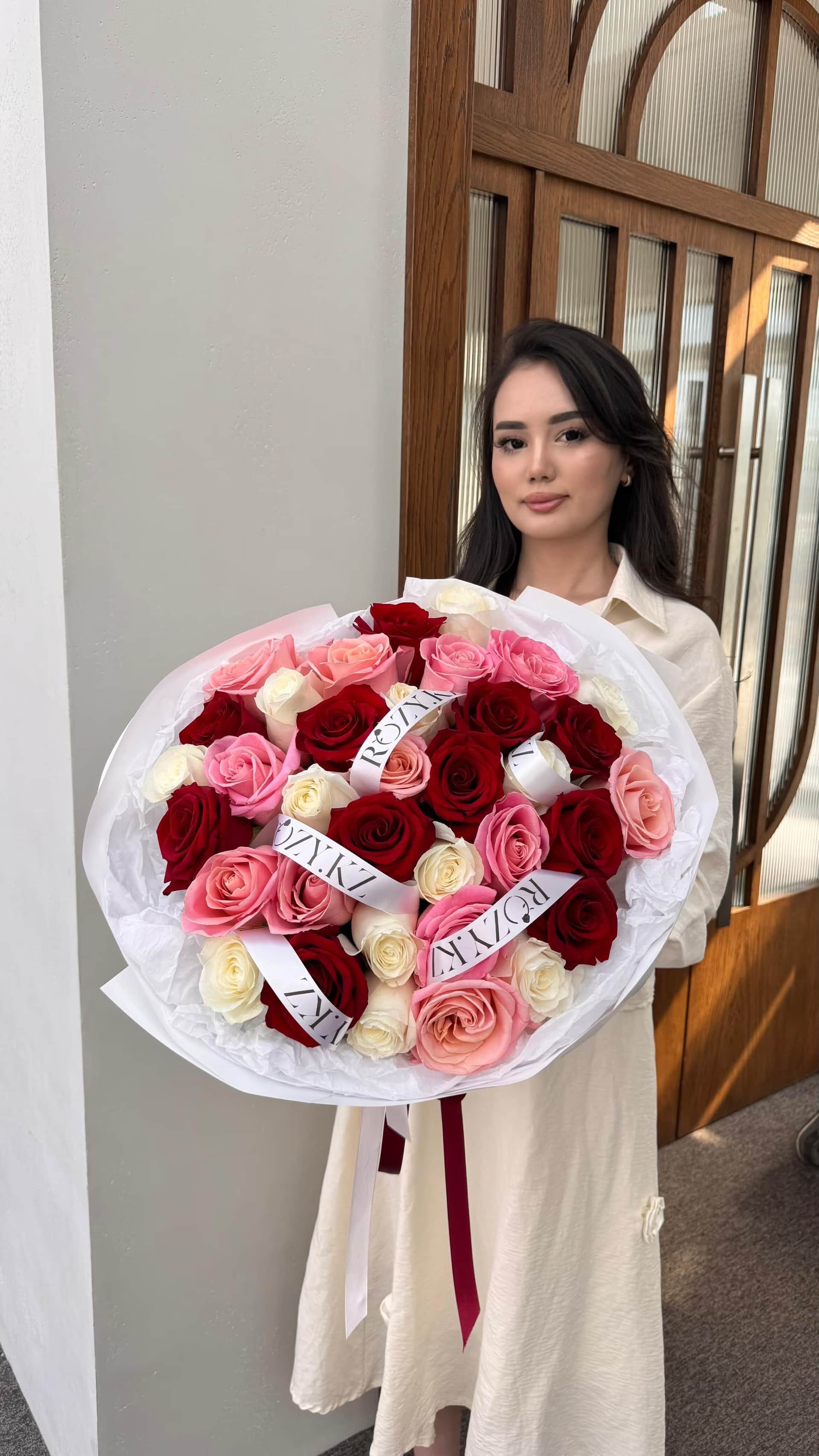 Bouquet of roses AMOUR