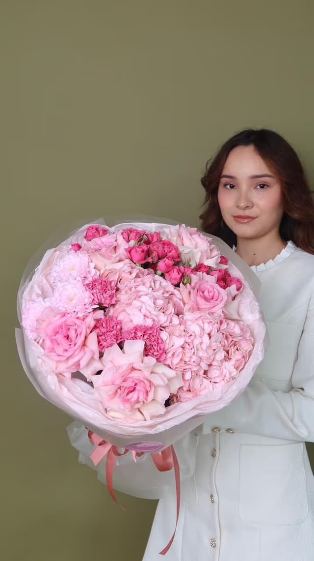 Букет “Blush Elegance” — Роза светло-розовая, Диантус