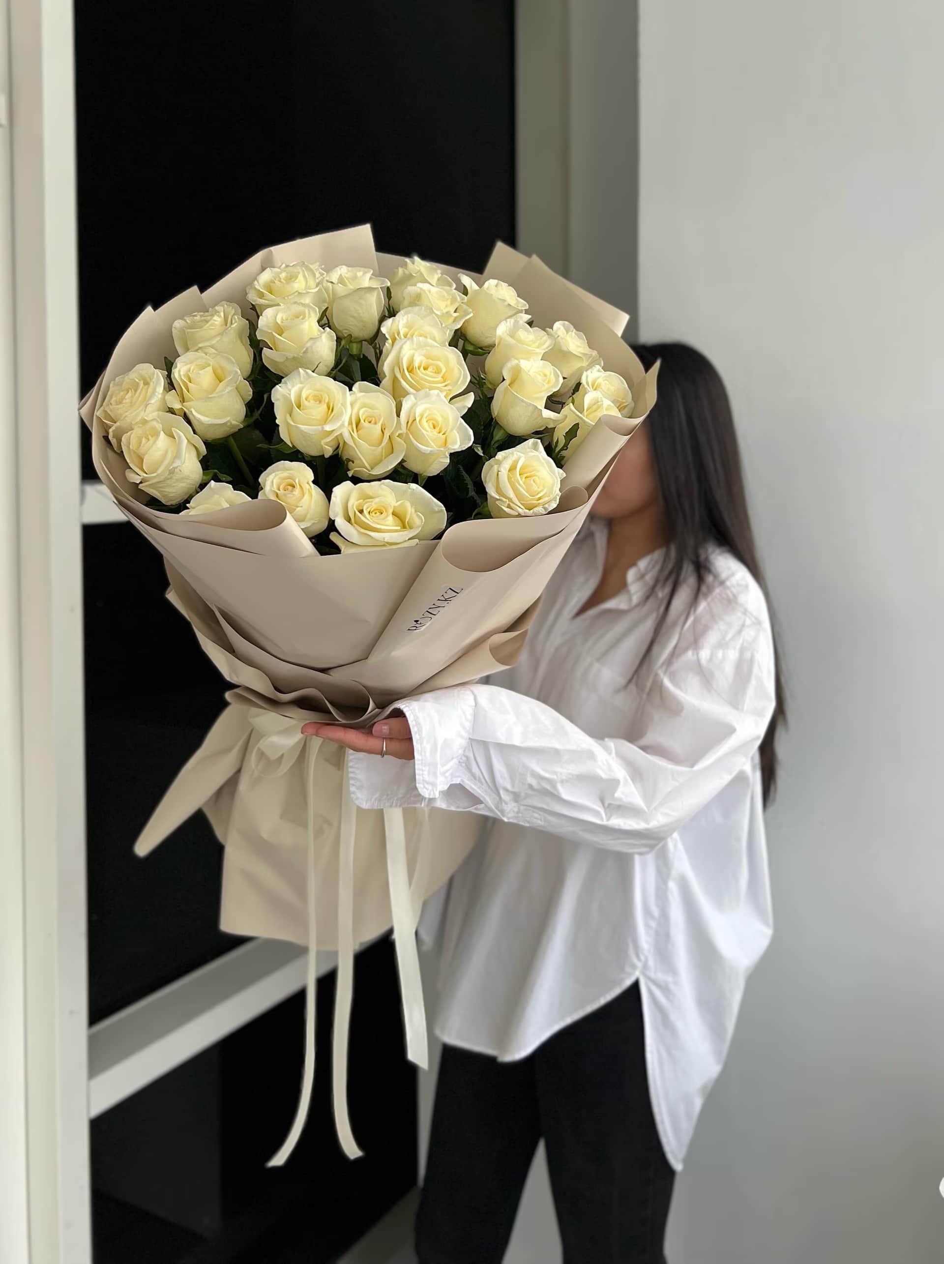 Белая 90см 25 роз — Роза экв 90 бел