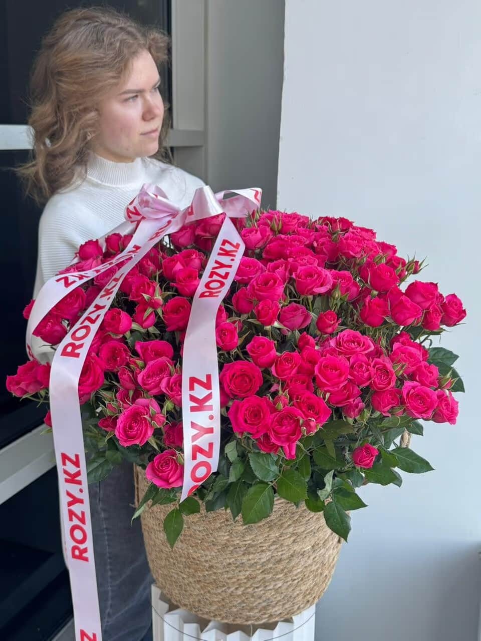 MEGA basket of spray roses