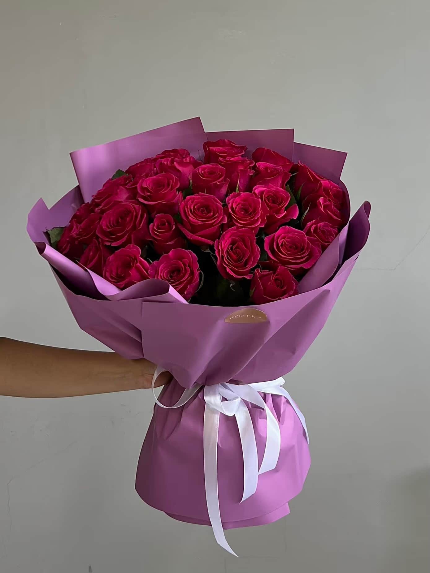 35 bright pink roses