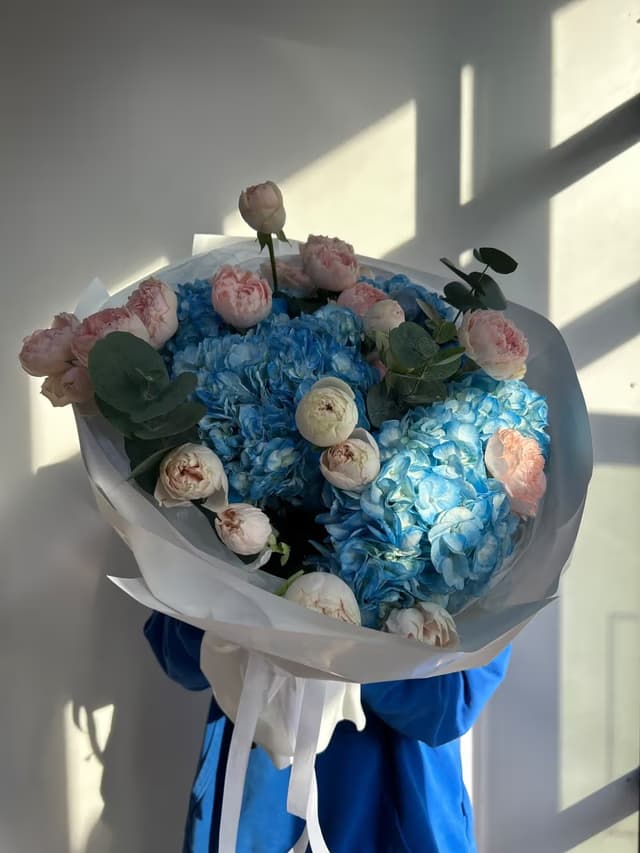 «Сияние нежности» — Hydrangea, Spray rose premium