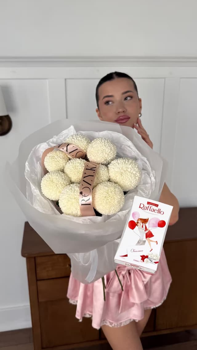 Комбо — Хризантема Momoko, Рафаэло 70 гр