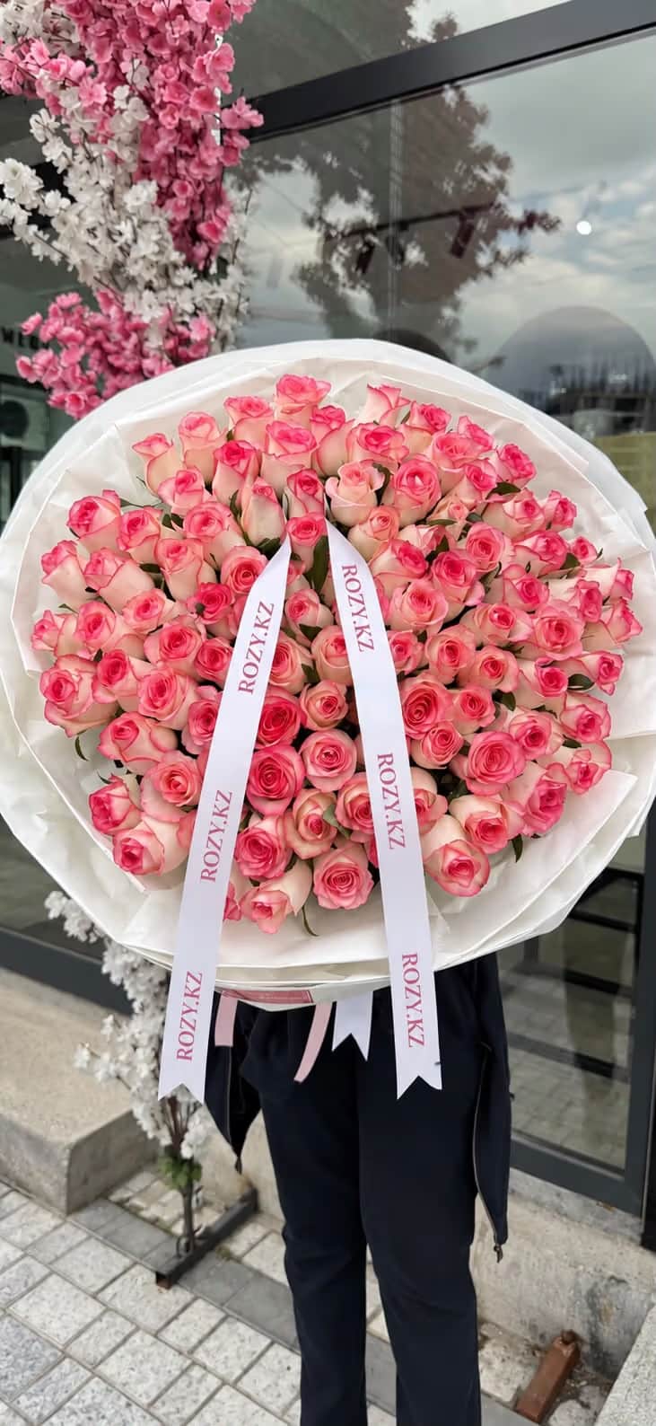 Bouquet of 101 roses Jumilia