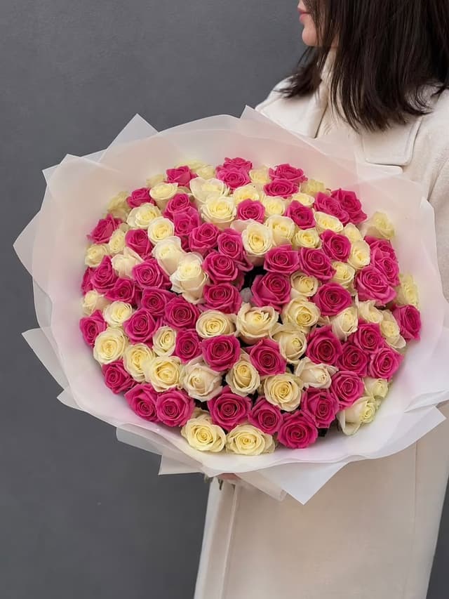 Моно букет Pink Gradient — Роза ярко-розовая, Роза белая