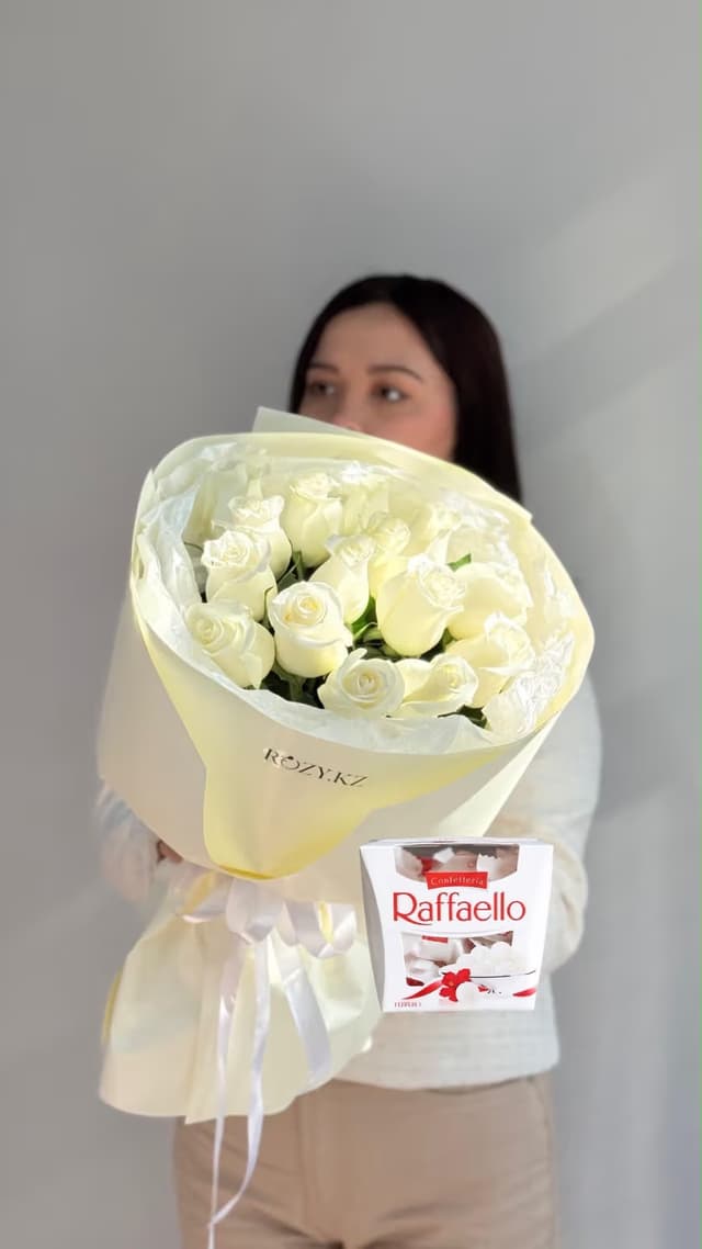 КОМБО Букет из 15 белых роз и Raffaello — Рафаэло 150 гр, Роза белая