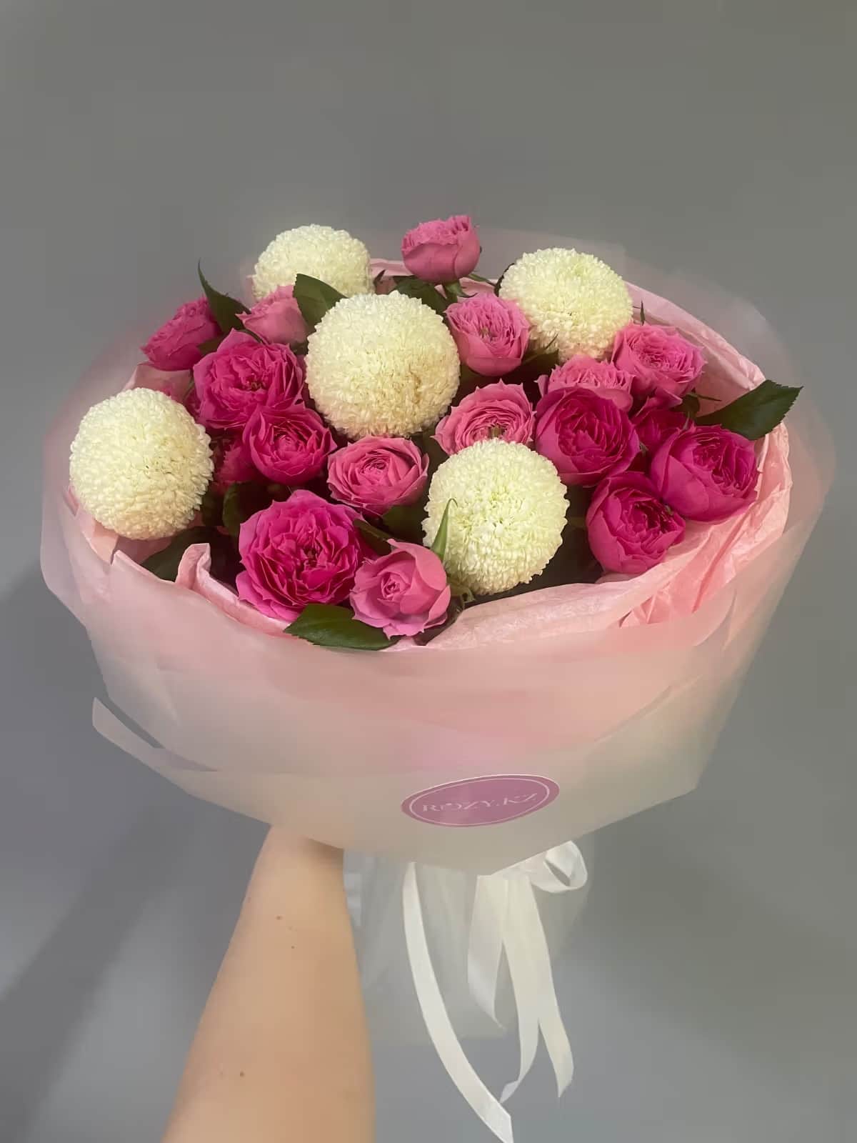 Sunny Hello — Spray rose Sophie, Chrysanthemum Momoko